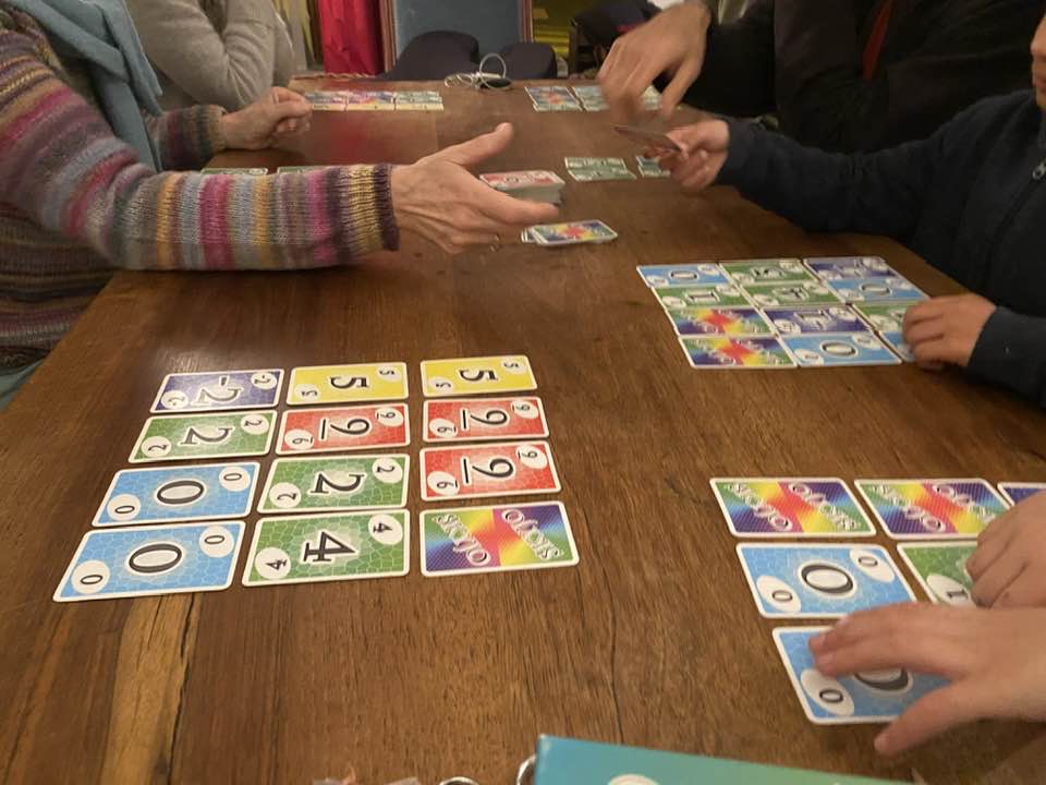JEUX, PAPOTE ET TRICOT