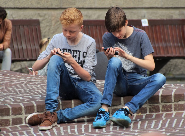 CONFÉRENCE INTERACTIVE SUR LA VIE NUMÉRIQUE DES ENFANTS ET ADOLESCENTS