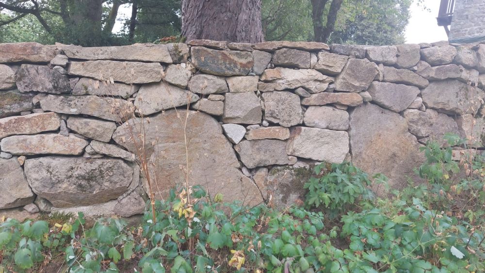 Métamorphose du cimetière (partie 1) : Pierres sèches